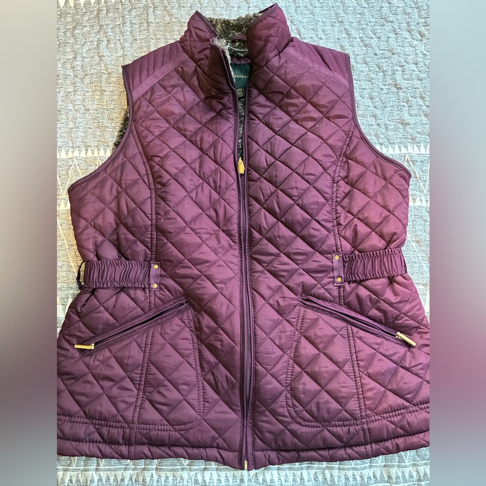 Weatherproof Quilted Burgundy Vest size Medium Never worn